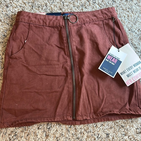 Dresses & Skirts - Brand new Francesca’s mini skirt!